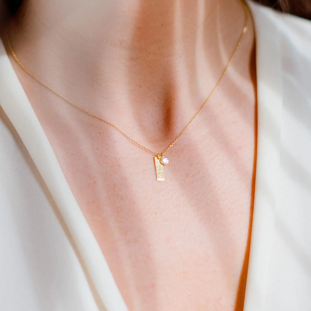 collana in argento con pietra brillante