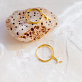 Orecchini a forma di cerchio con croce pendente Sparkling Wishes